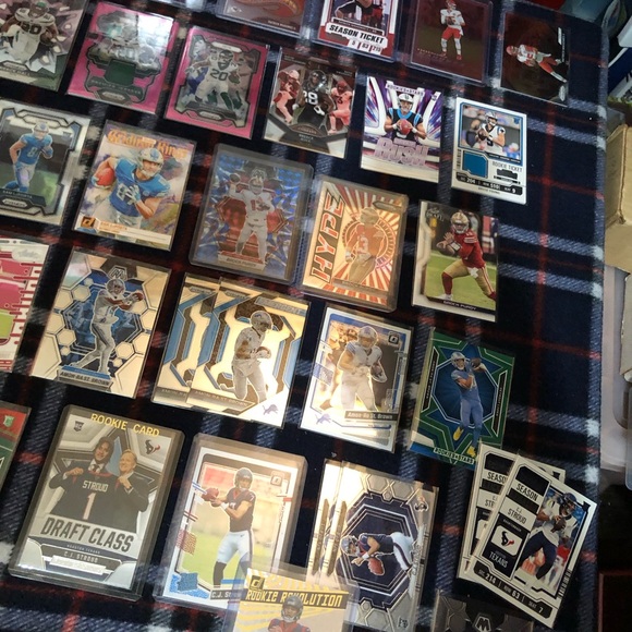 Assorted Sports Trading Cards Collection - Picture 9 of 16